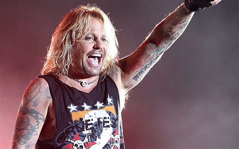 vince neil knee